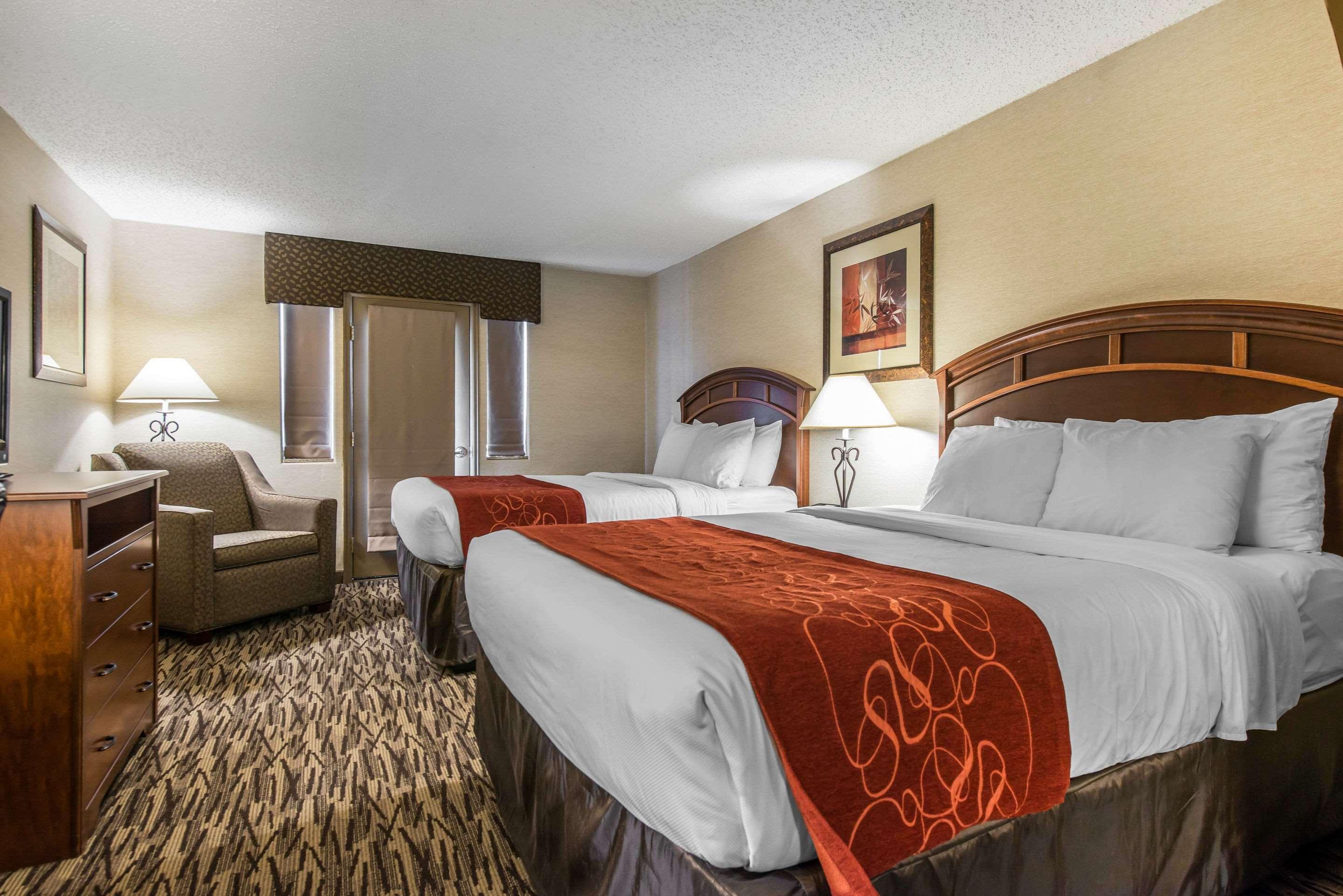 คอมฟอร์ต สวีท โกลเดน เวสต์ ออน เอเวอร์กรีน พาร์คเวย์ Hotel ภายนอก รูปภาพ