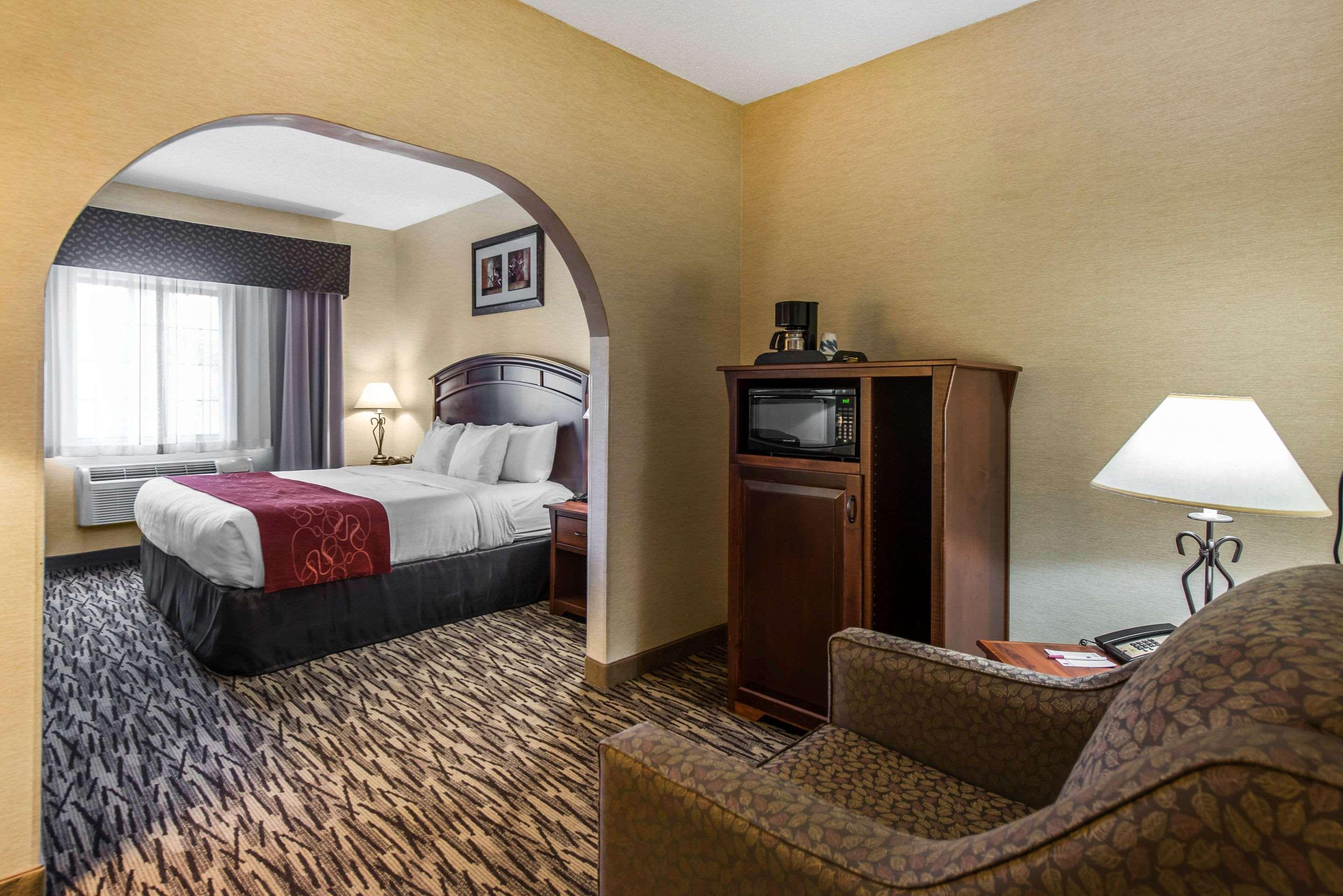 คอมฟอร์ต สวีท โกลเดน เวสต์ ออน เอเวอร์กรีน พาร์คเวย์ Hotel ภายนอก รูปภาพ