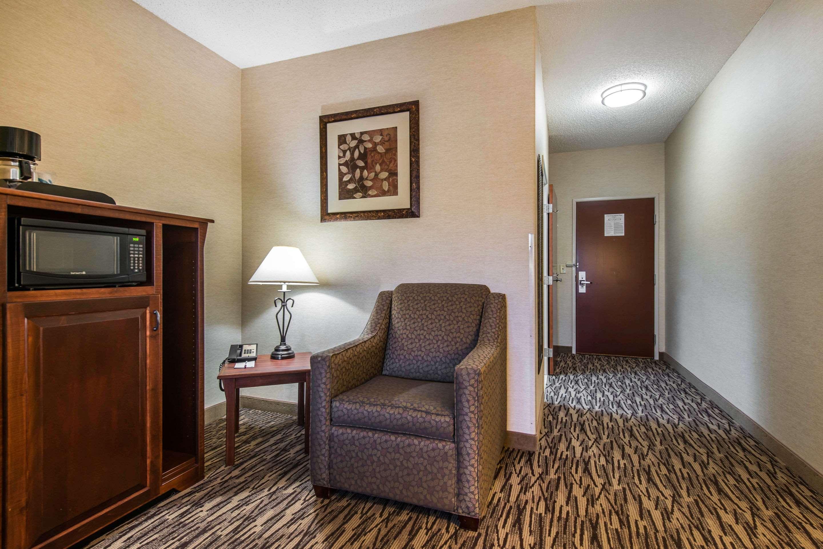 คอมฟอร์ต สวีท โกลเดน เวสต์ ออน เอเวอร์กรีน พาร์คเวย์ Hotel ภายนอก รูปภาพ
