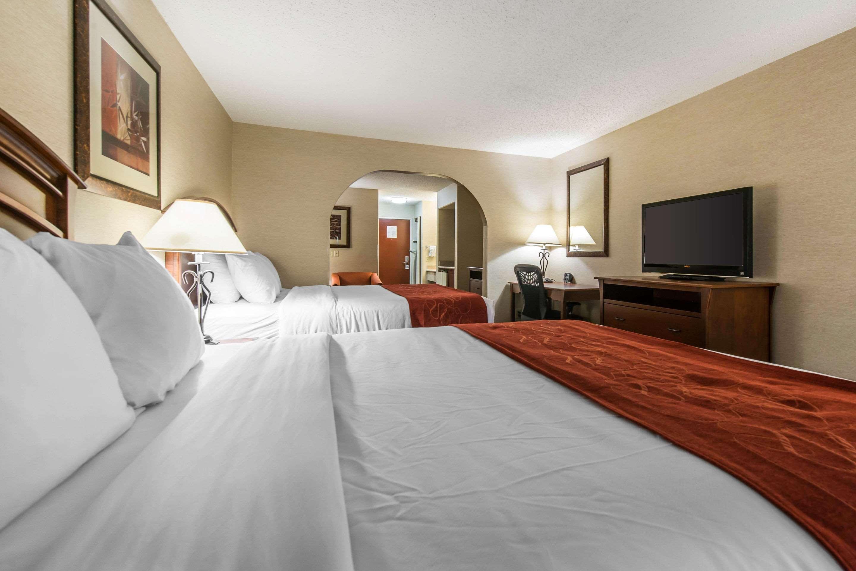 คอมฟอร์ต สวีท โกลเดน เวสต์ ออน เอเวอร์กรีน พาร์คเวย์ Hotel ภายนอก รูปภาพ