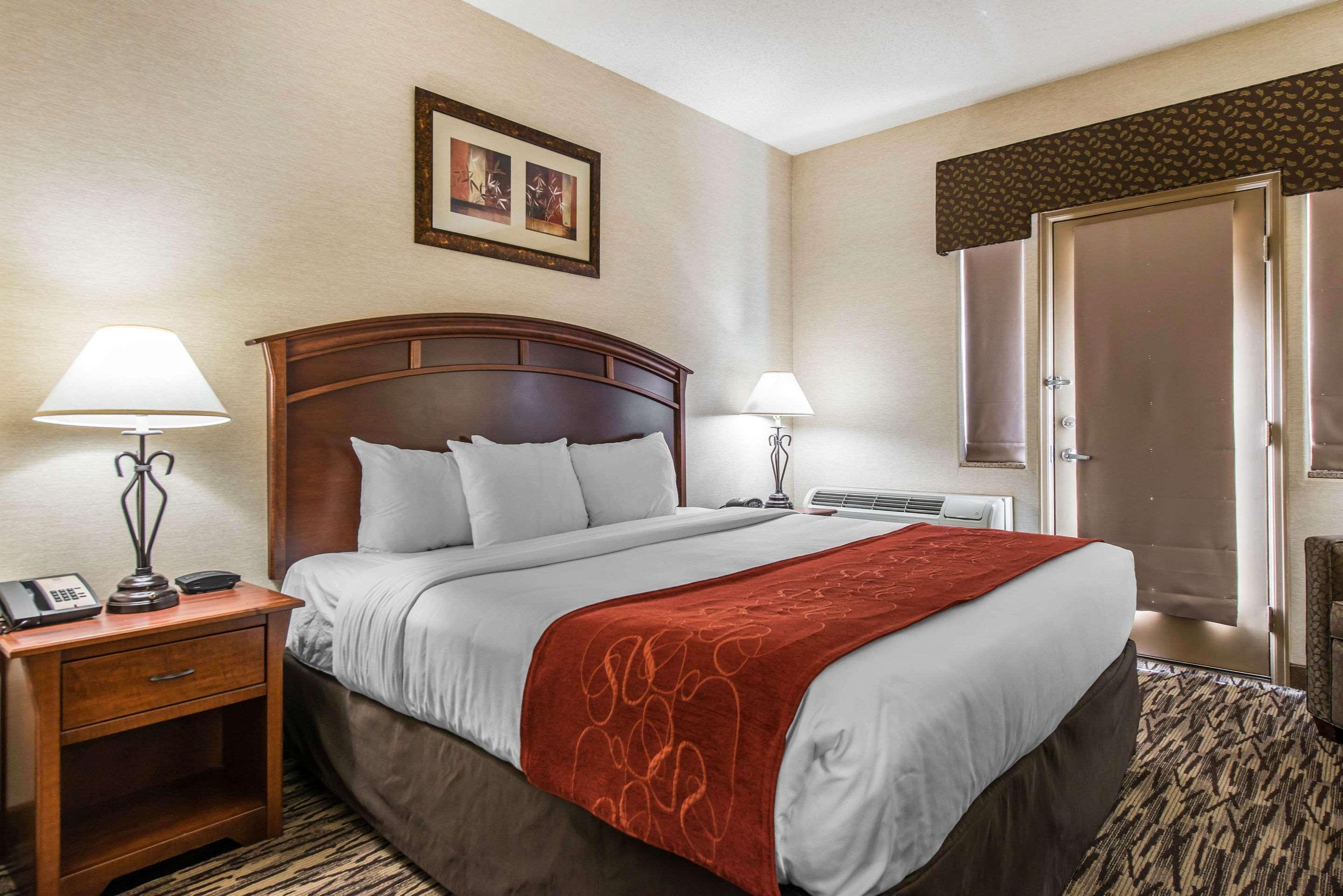 คอมฟอร์ต สวีท โกลเดน เวสต์ ออน เอเวอร์กรีน พาร์คเวย์ Hotel ภายนอก รูปภาพ