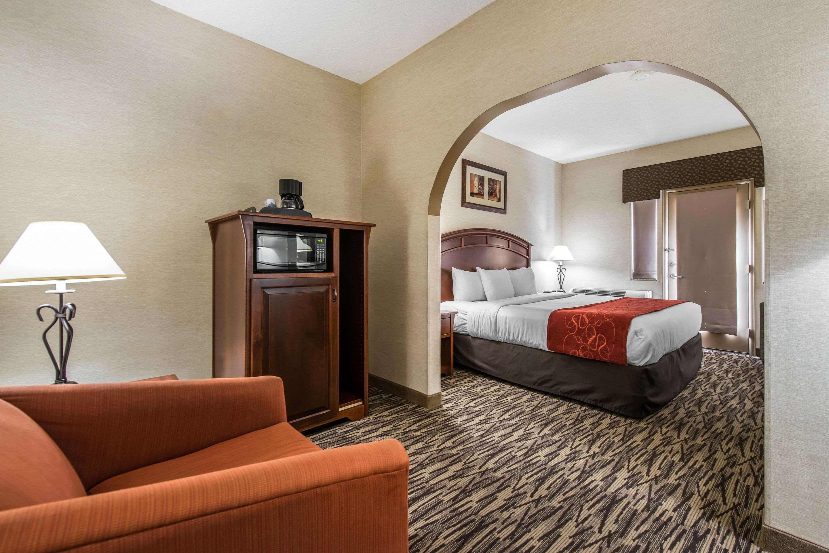 คอมฟอร์ต สวีท โกลเดน เวสต์ ออน เอเวอร์กรีน พาร์คเวย์ Hotel ภายนอก รูปภาพ