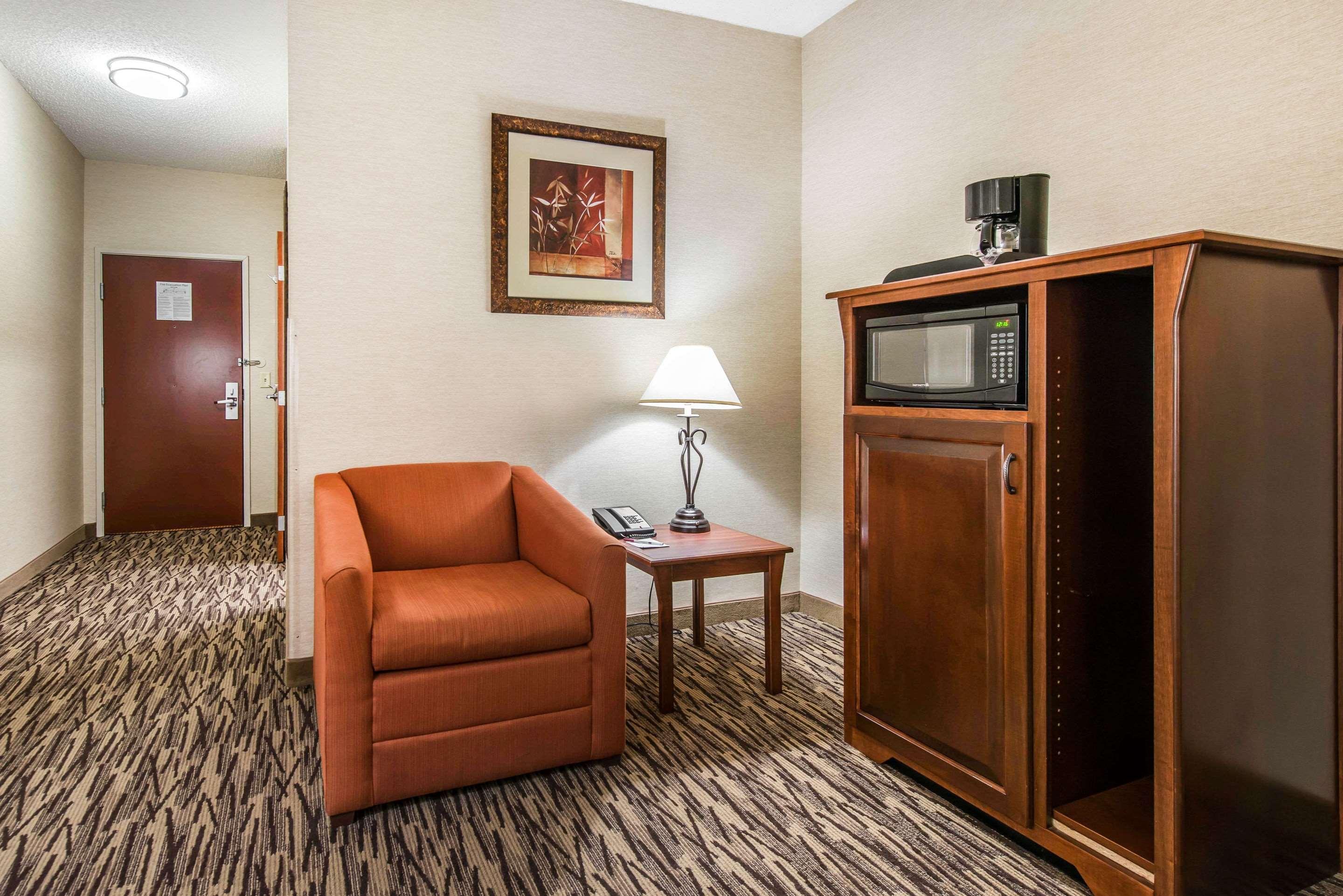 คอมฟอร์ต สวีท โกลเดน เวสต์ ออน เอเวอร์กรีน พาร์คเวย์ Hotel ภายนอก รูปภาพ