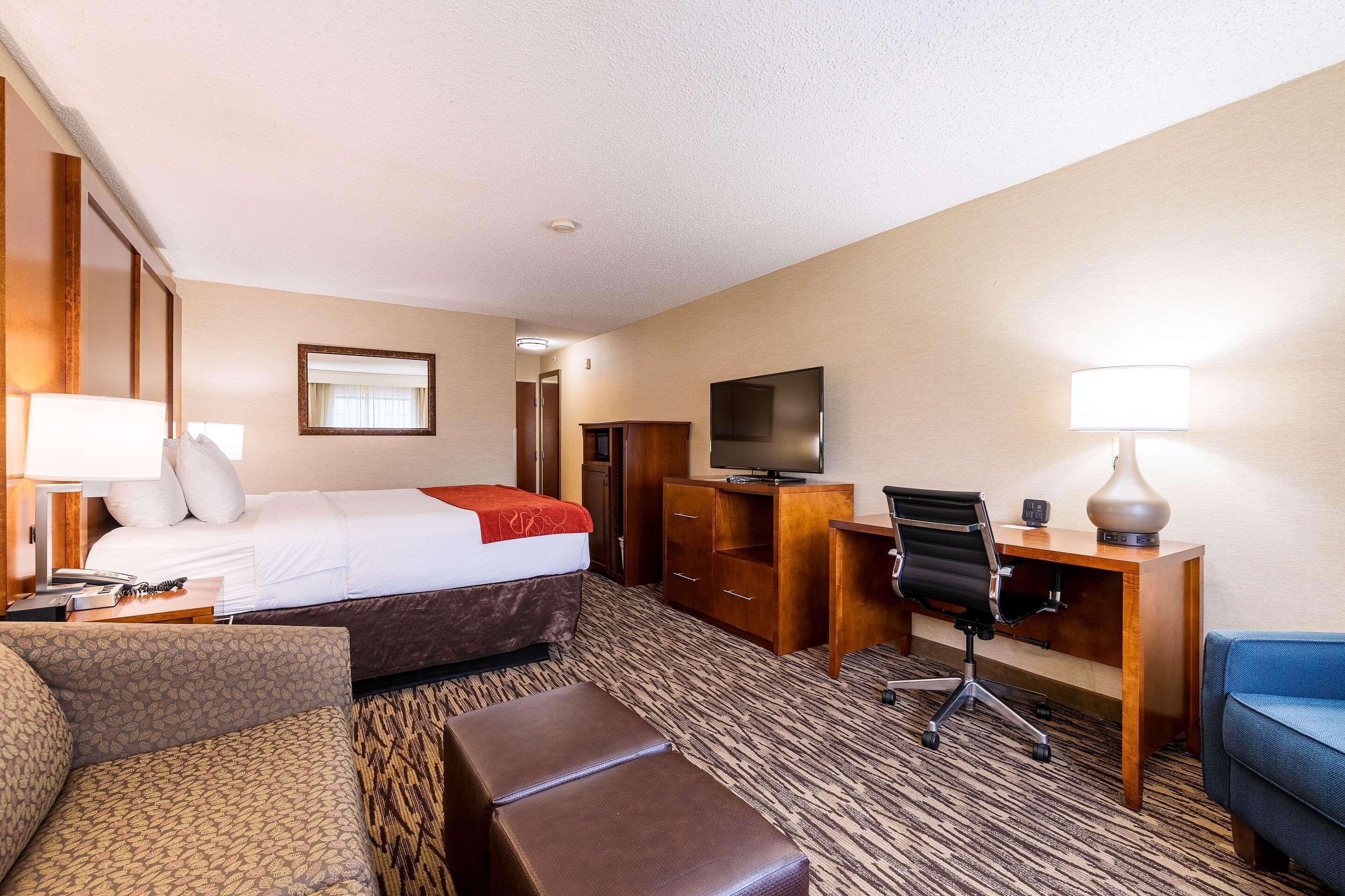คอมฟอร์ต สวีท โกลเดน เวสต์ ออน เอเวอร์กรีน พาร์คเวย์ Hotel ภายนอก รูปภาพ