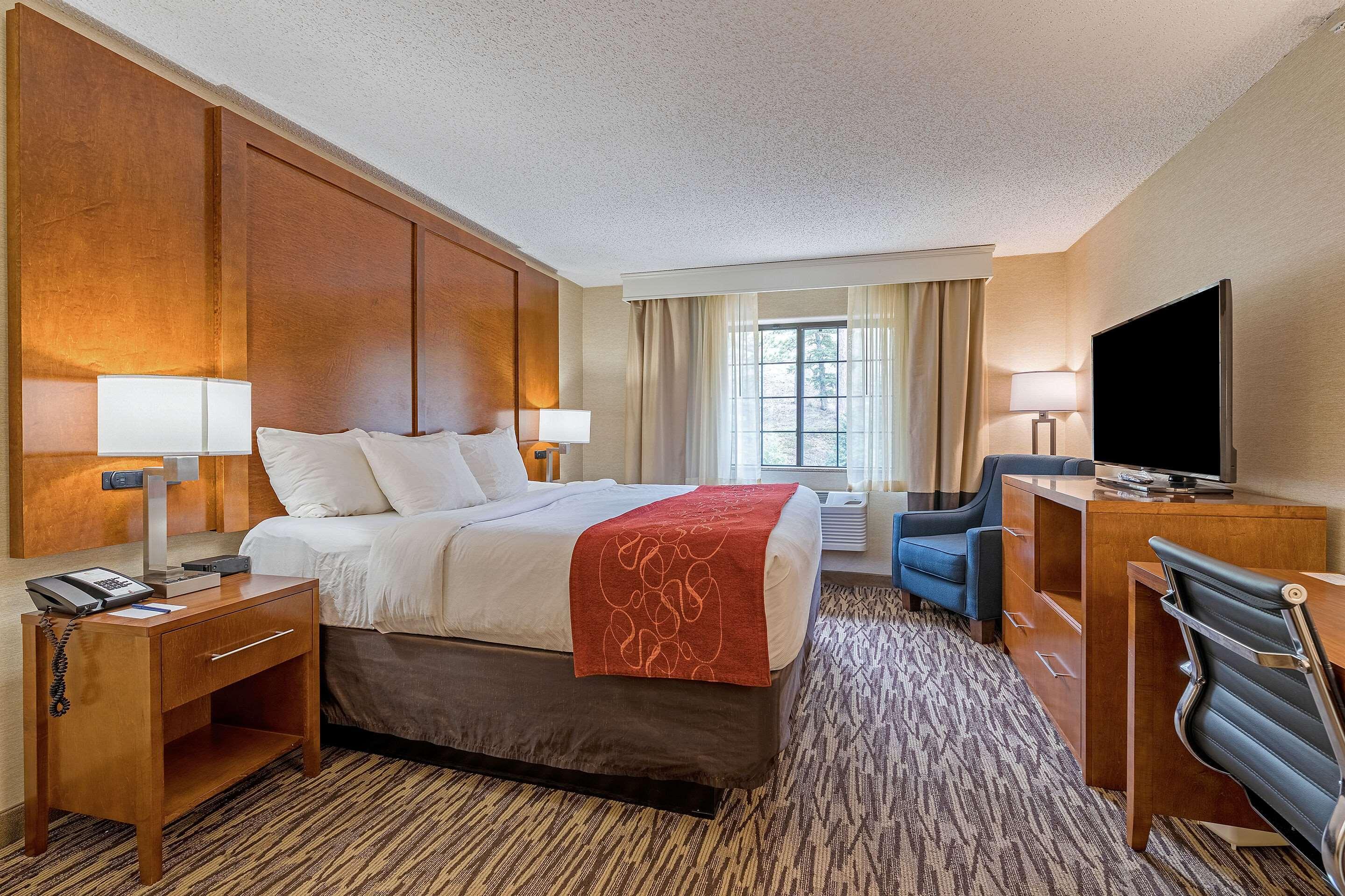 คอมฟอร์ต สวีท โกลเดน เวสต์ ออน เอเวอร์กรีน พาร์คเวย์ Hotel ภายนอก รูปภาพ