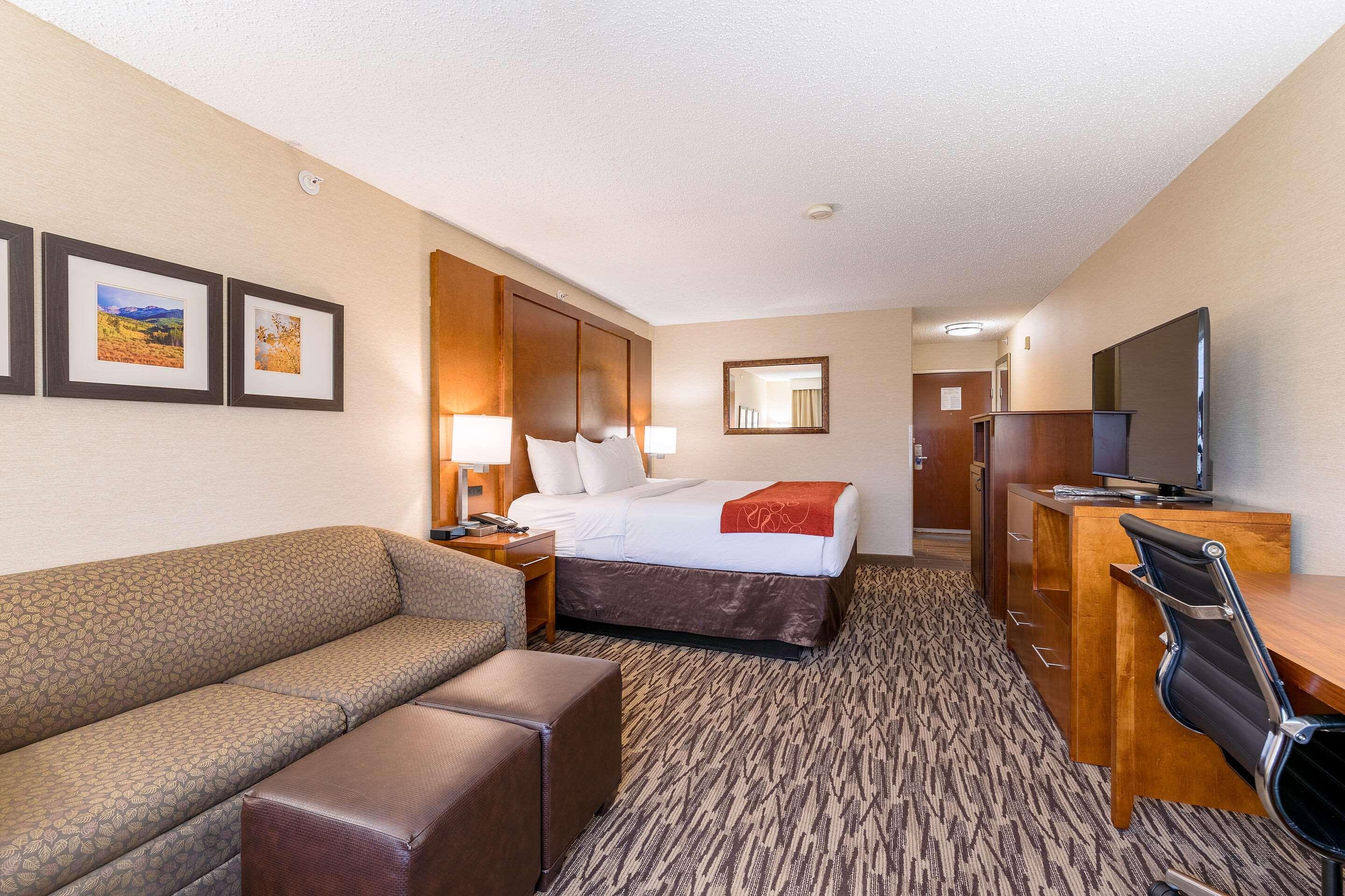 คอมฟอร์ต สวีท โกลเดน เวสต์ ออน เอเวอร์กรีน พาร์คเวย์ Hotel ภายนอก รูปภาพ