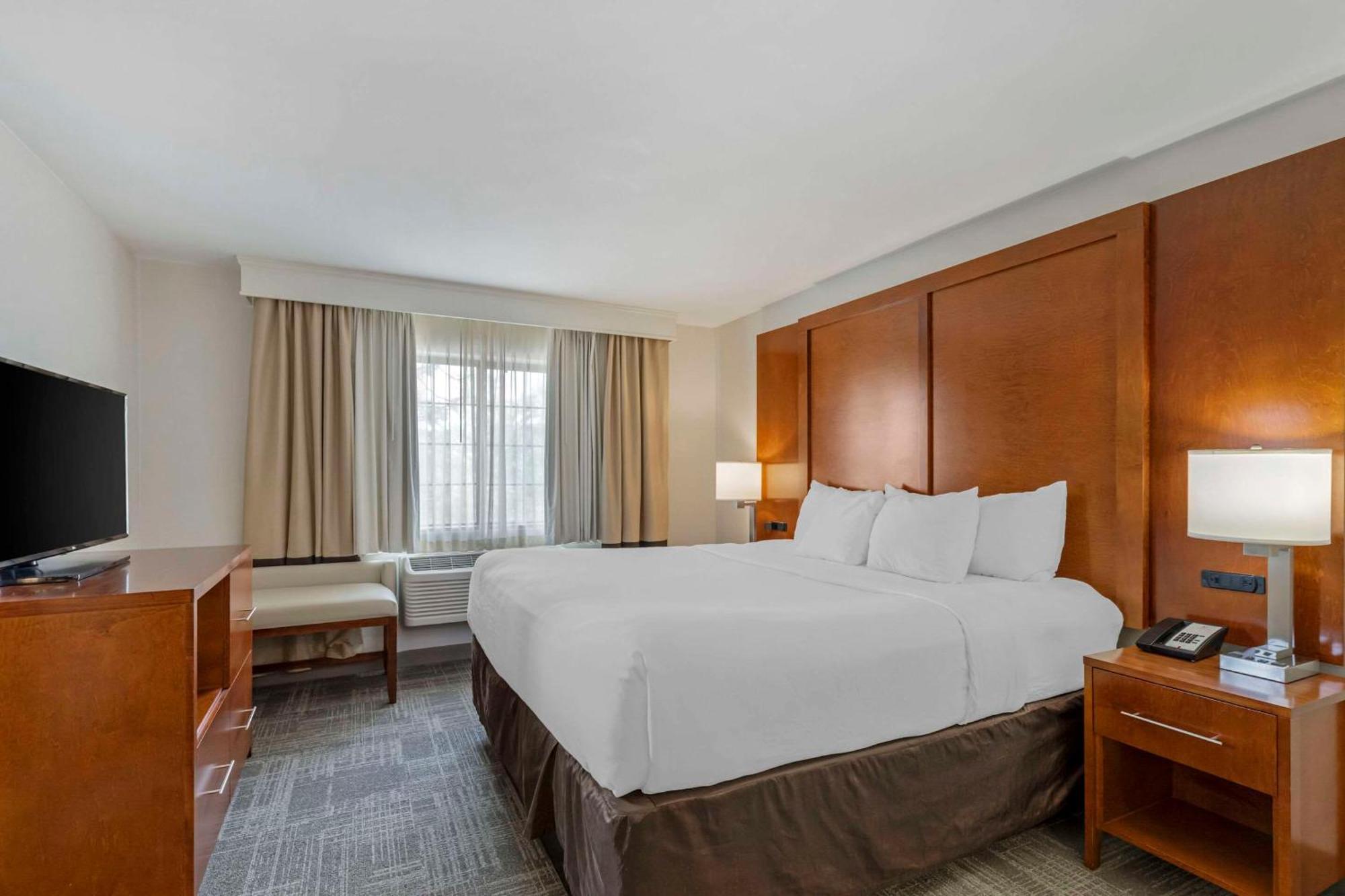 คอมฟอร์ต สวีท โกลเดน เวสต์ ออน เอเวอร์กรีน พาร์คเวย์ Hotel ภายนอก รูปภาพ