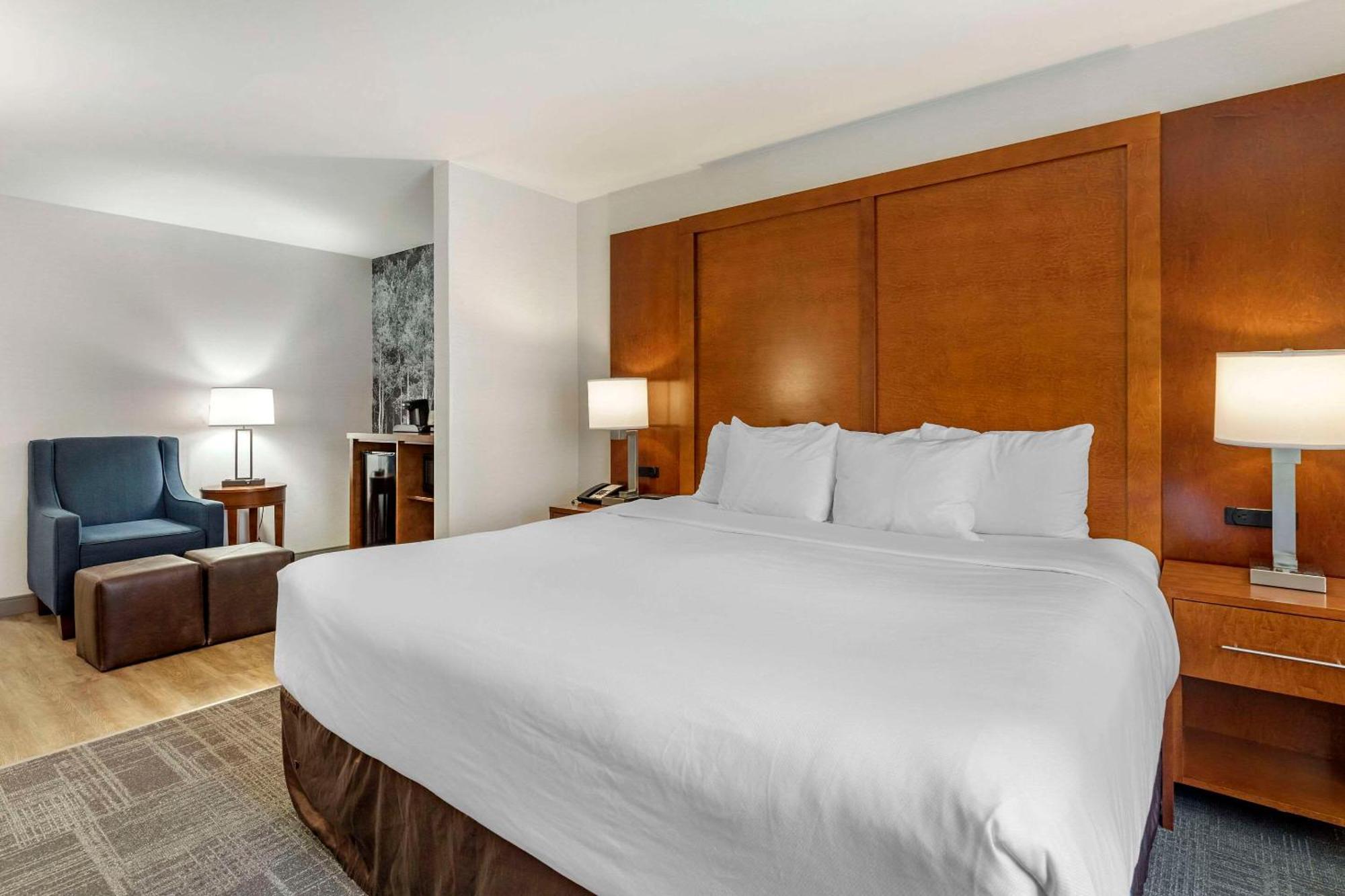 คอมฟอร์ต สวีท โกลเดน เวสต์ ออน เอเวอร์กรีน พาร์คเวย์ Hotel ภายนอก รูปภาพ