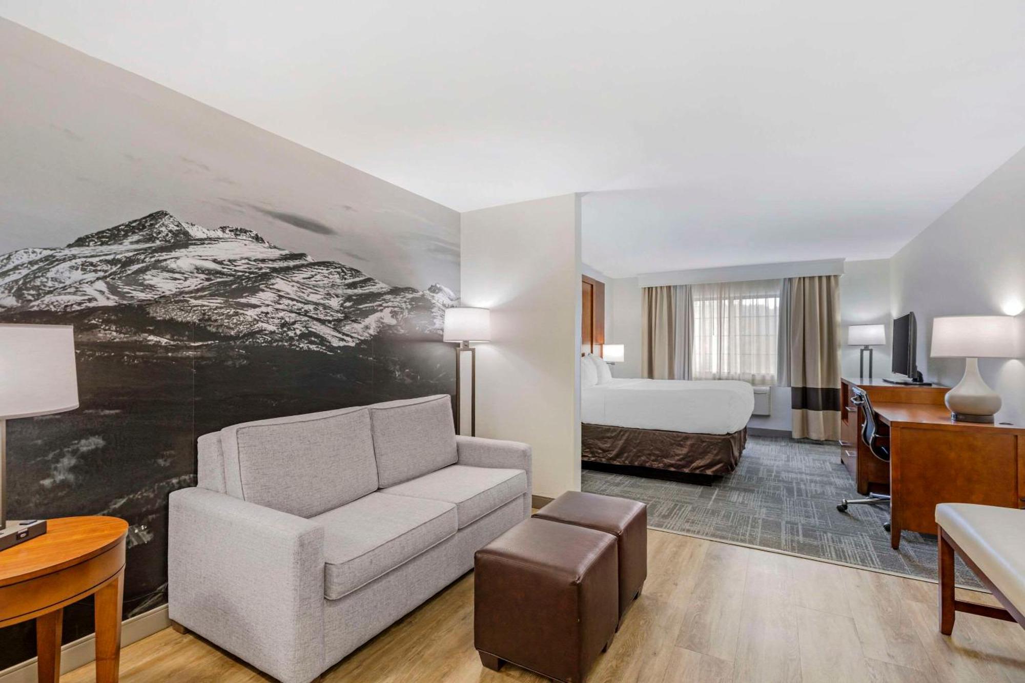 คอมฟอร์ต สวีท โกลเดน เวสต์ ออน เอเวอร์กรีน พาร์คเวย์ Hotel ภายนอก รูปภาพ