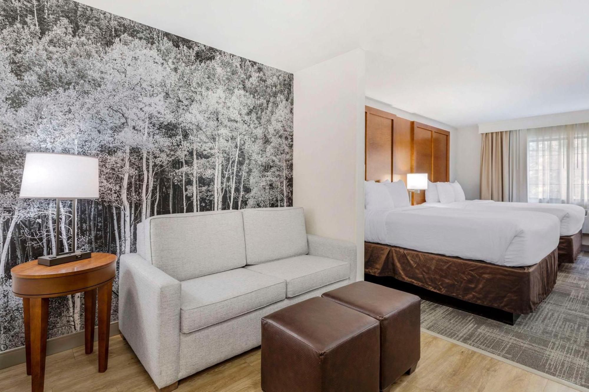 คอมฟอร์ต สวีท โกลเดน เวสต์ ออน เอเวอร์กรีน พาร์คเวย์ Hotel ภายนอก รูปภาพ