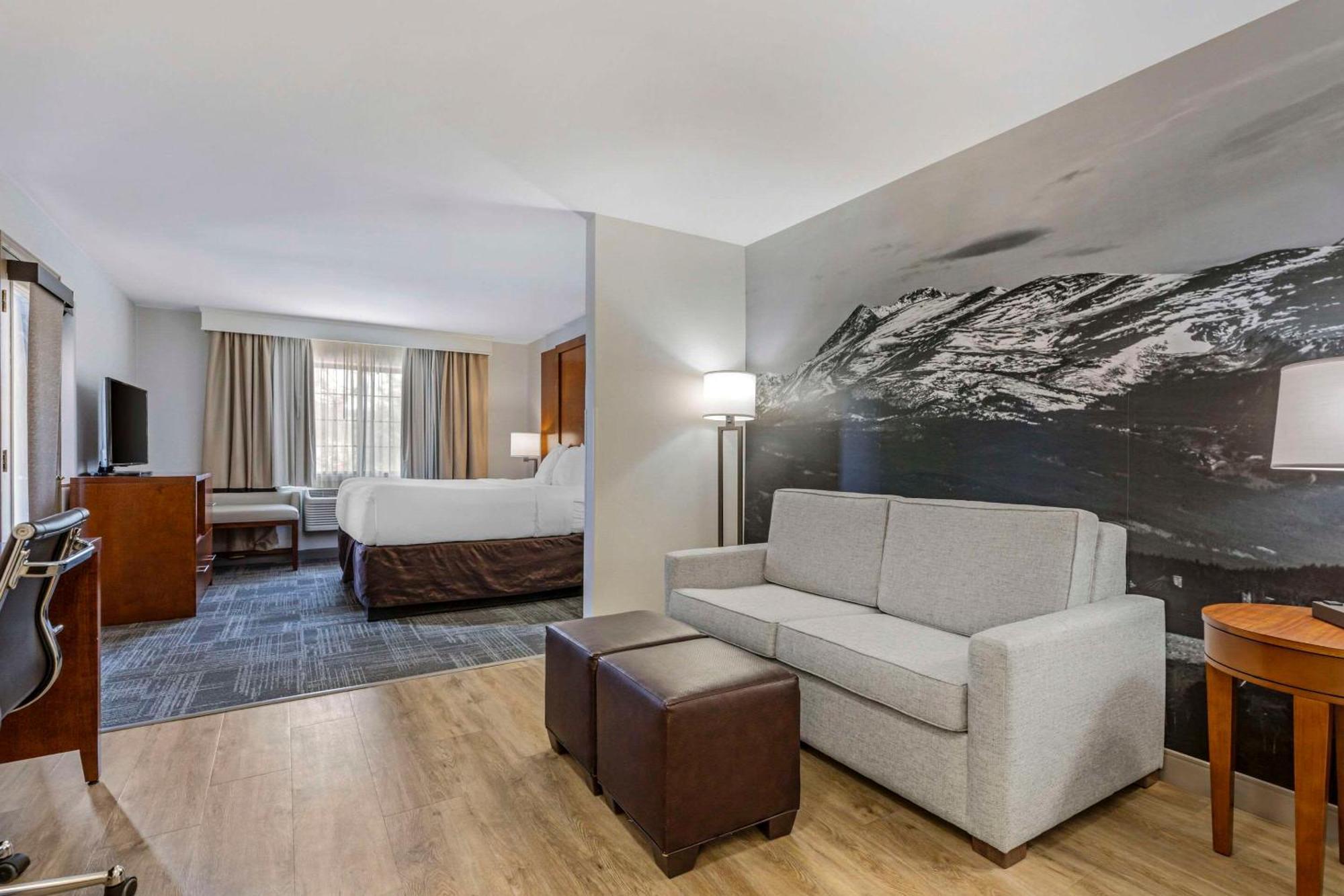 คอมฟอร์ต สวีท โกลเดน เวสต์ ออน เอเวอร์กรีน พาร์คเวย์ Hotel ภายนอก รูปภาพ